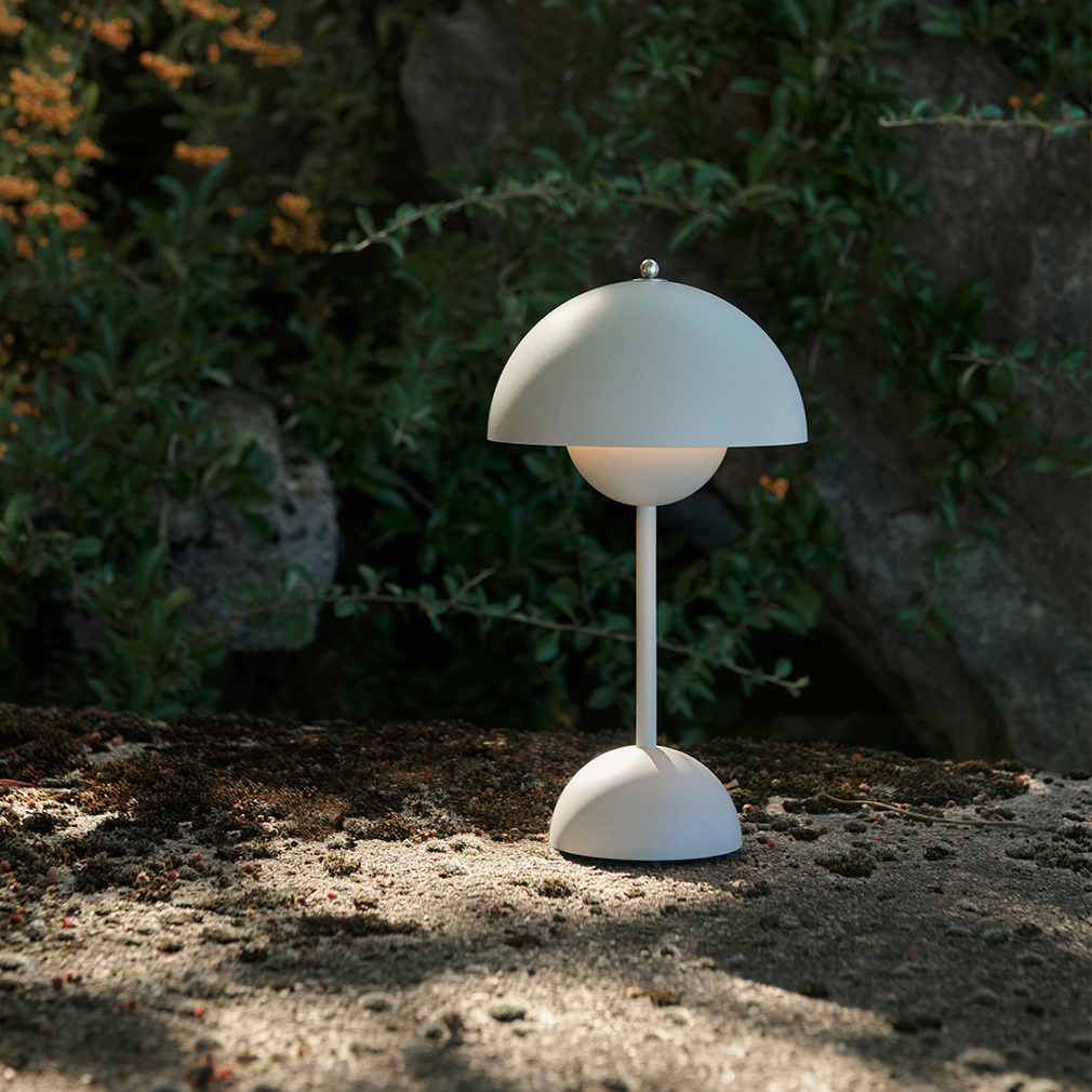 Flowerpot VP9 Table Lamp