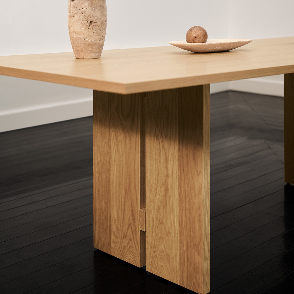 Axo Dining Table