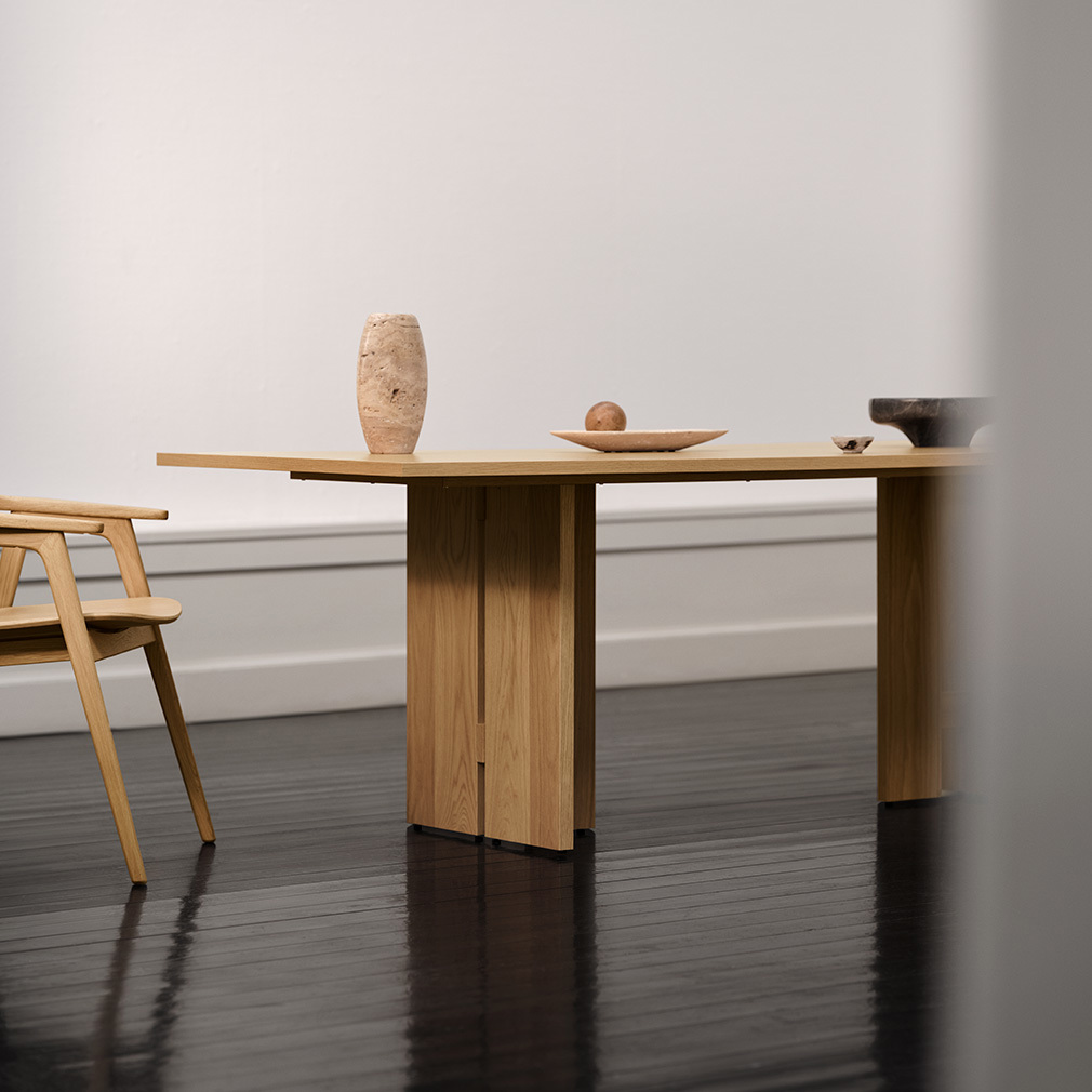 Axo Dining Table
