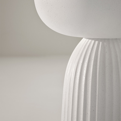 Expose Side Table