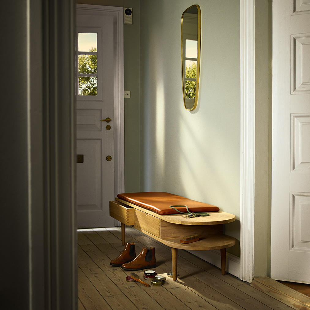F24 Radius Bench