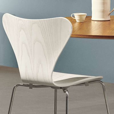 Chair 3107, “Series 7”