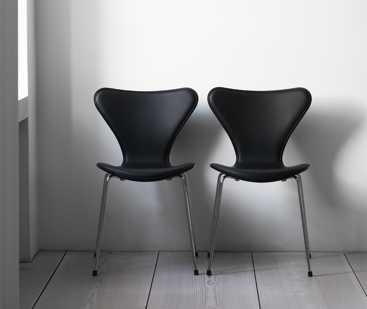 Chair 3107, “Series 7”