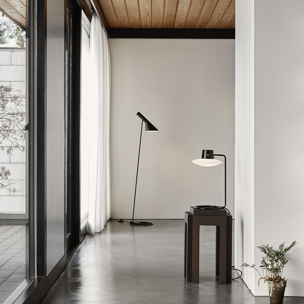AJ Oxford Table Lamp