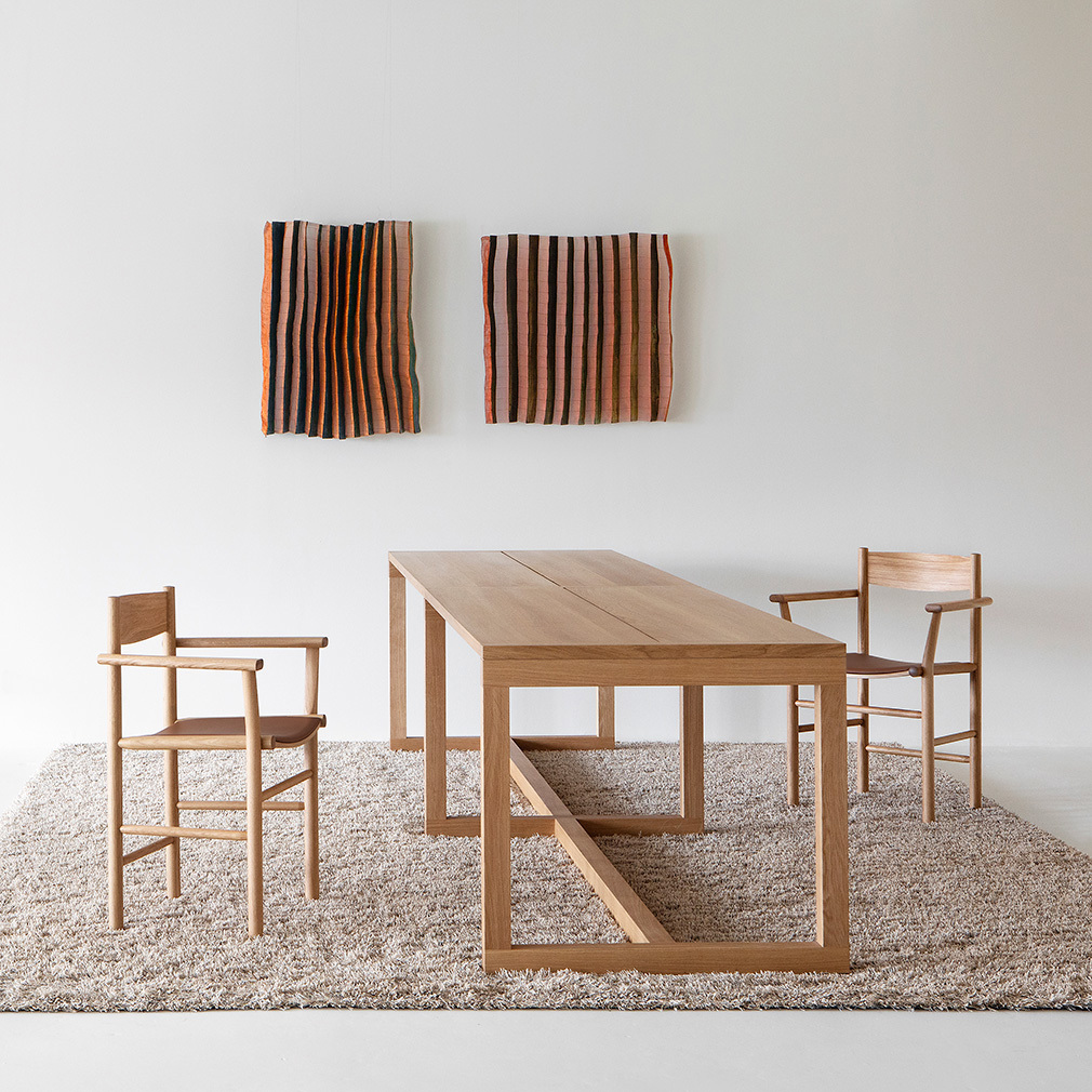 Akademia Armrest Chair