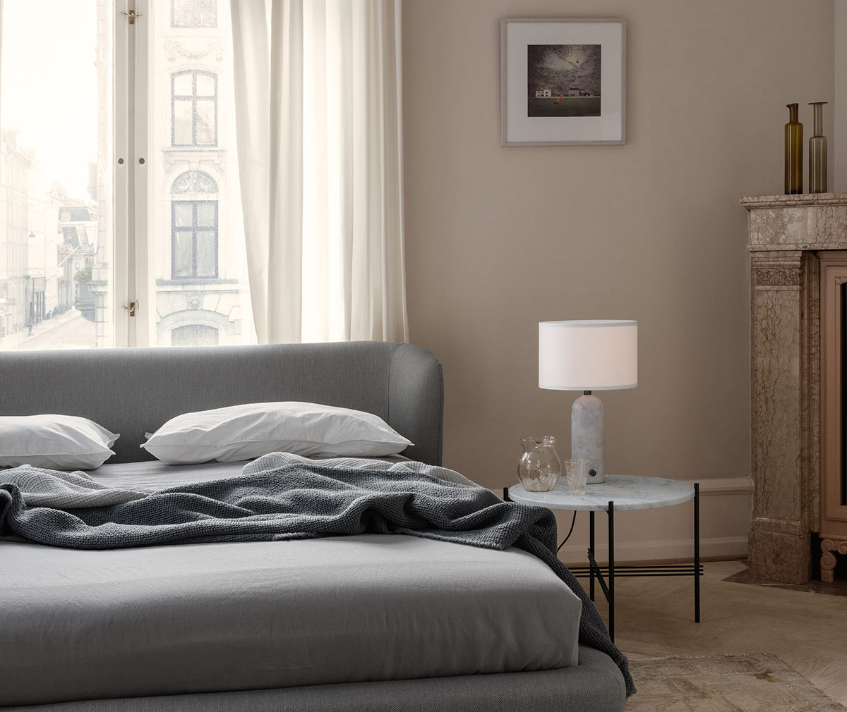 Gravity Table Lamp